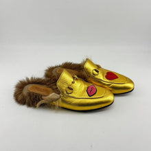 Load image into Gallery viewer, Gucci Princetown Heart Lips Loafers