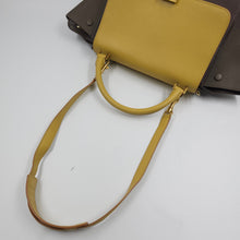 Load image into Gallery viewer, Celine Calfskin Medium Trapeze Bag TWS
