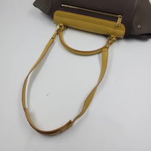 Load image into Gallery viewer, Celine Calfskin Medium Trapeze Bag TWS