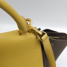 Load image into Gallery viewer, Celine Calfskin Medium Trapeze Bag TWS