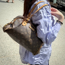 Load image into Gallery viewer, Louis Vuitton Montorguiel Handbag
