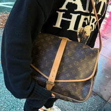 Load image into Gallery viewer, Louis Vuitton Monogram Saumur 35 Crossbody Bag
