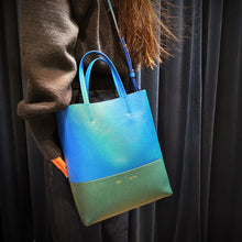 Load image into Gallery viewer, CÉLINE SS 2015 VERTICAL CABAS TOTE BAG TWS