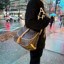 Load image into Gallery viewer, Louis Vuitton Monogram Saumur 35 Crossbody Bag