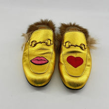 Load image into Gallery viewer, Gucci Princetown Heart Lips Loafers