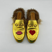 Load image into Gallery viewer, Gucci Princetown Heart Lips Loafers