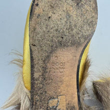 Load image into Gallery viewer, Gucci Princetown Heart Lips Loafers