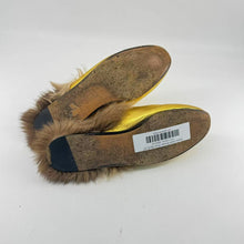 Load image into Gallery viewer, Gucci Princetown Heart Lips Loafers