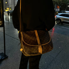 Load image into Gallery viewer, Louis Vuitton Monogram Saumur 35 Crossbody Bag