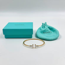 Load image into Gallery viewer, Tiffany T Wire Bracelet in 18K Rose Gold with Mother-of-pearl