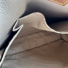 Load image into Gallery viewer, Louis Vuitton Sac Plat Handbag Year 2002