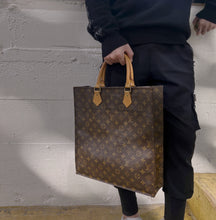 Load image into Gallery viewer, Louis Vuitton Sac Plat Handbag Year 2002