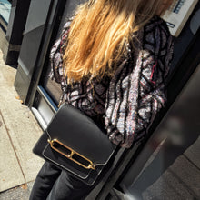 Load image into Gallery viewer, Hermès Black Leather Roulis 23