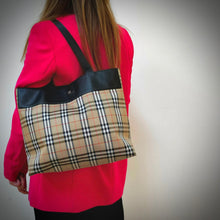 Load image into Gallery viewer, Burberry Classic Tote Bag TWS