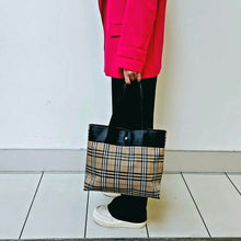 Load image into Gallery viewer, Burberry Classic Tote Bag TWS