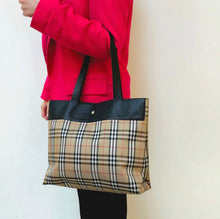 Load image into Gallery viewer, Burberry Classic Tote Bag TWS
