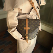 Load image into Gallery viewer, Louis Vuitton Chantilly GM Shoulder Bag