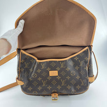 Load image into Gallery viewer, Louis Vuitton Saumur28 Crossbody Bag TWS
