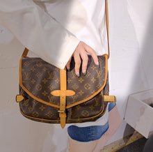 Load image into Gallery viewer, Louis Vuitton Saumur28 Crossbody Bag TWS