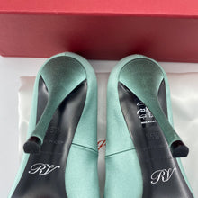 Load image into Gallery viewer, Roger vivier Natural Flower Strass Buckle Satin Point Toe Pum