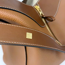 Load image into Gallery viewer, Loewe Hammock shoulder bag