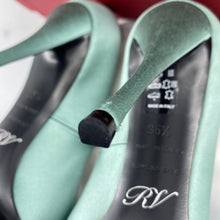 Load image into Gallery viewer, Roger vivier Natural Flower Strass Buckle Satin Point Toe Pum