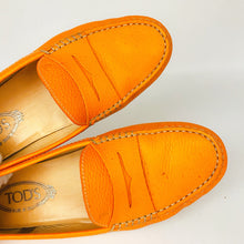 Load image into Gallery viewer, Tod's orange flat shoes