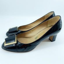 Load image into Gallery viewer, Salvatore Ferragamo heels