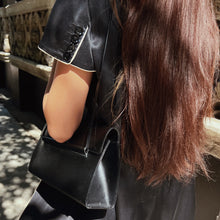 Load image into Gallery viewer, Louis Vuitton Dinard shoulder bag