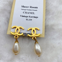 Load image into Gallery viewer, Chanel double C logo and pearl Earrings
