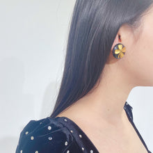 Load image into Gallery viewer, Chanel single four leaf clover earring
