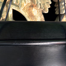 Load image into Gallery viewer, Louis Vuitton Dinard shoulder bag