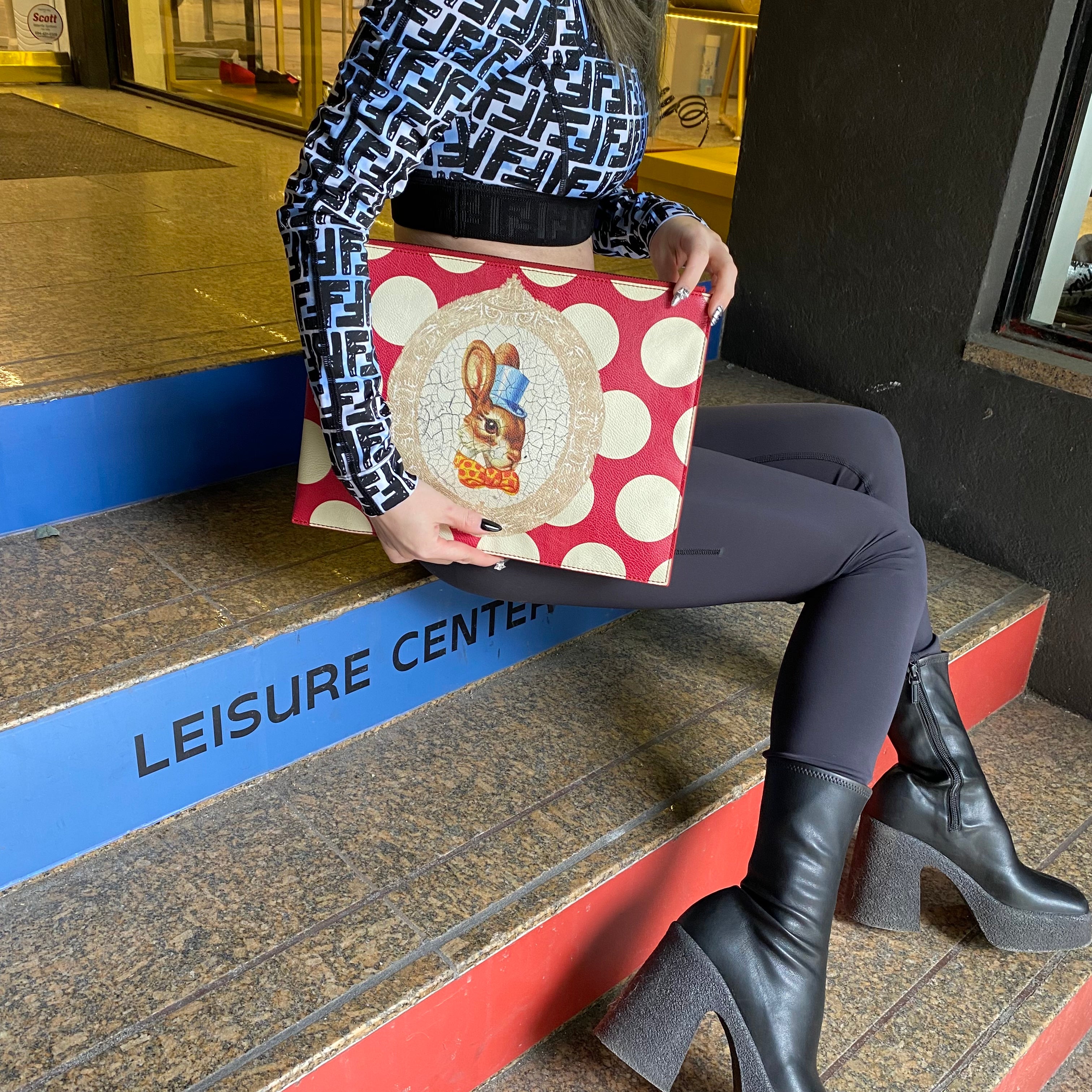 Vivienne Westwood PAINTING BUNNY ショルダーポーチ 送料込み BUNNY Vivienne Westwood(ヴィヴィアンウエストウッド) 雑貨