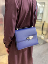 Load image into Gallery viewer, Hermes verrou 21 leather bag