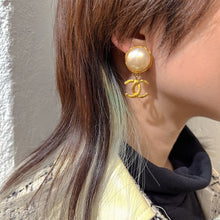 Load image into Gallery viewer, Chanel CC Logo Pearl Earrings 96P