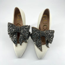 Load image into Gallery viewer, Gucci bow-embellished patent leather pumps