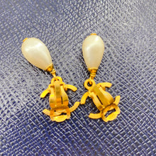 Load image into Gallery viewer, Chanel double C logo and pearl Earrings