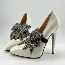 Load image into Gallery viewer, Gucci bow-embellished patent leather pumps
