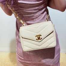 Load image into Gallery viewer, Chanel Cream Vintage Caviar Leather V Stitch Shoulder Bag