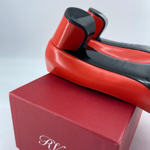 Load image into Gallery viewer, Roger Vivier Decollete Trompette patent-leather pumps