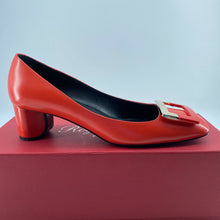 Load image into Gallery viewer, Roger Vivier Decollete Trompette patent-leather pumps