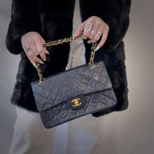 Load image into Gallery viewer, Chanel Vintage 18K gold Classic Flap Lambskin Medium bag