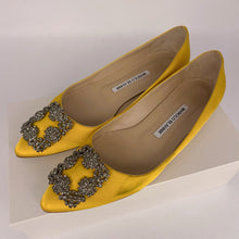 Load image into Gallery viewer, Manolo Blahnik yellow flats