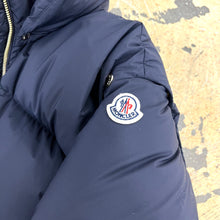 Load image into Gallery viewer, MONCLER Gulsen Detachable-sleeve Shell-down Jacket