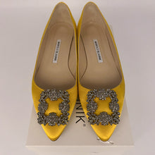 Load image into Gallery viewer, Manolo Blahnik yellow flats