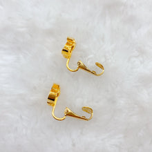 Load image into Gallery viewer, Chanel vintage gold ear clips