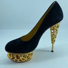 Load image into Gallery viewer, Vero Cuoio High Heels Size 36