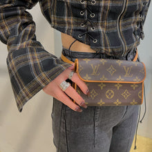 Load image into Gallery viewer, LOUIS VUITTON monogram waist bag