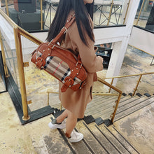 Load image into Gallery viewer, Burberry Plaid shoulder bag
