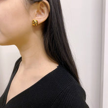 Load image into Gallery viewer, Chanel Double C logo Vintage Single Earring